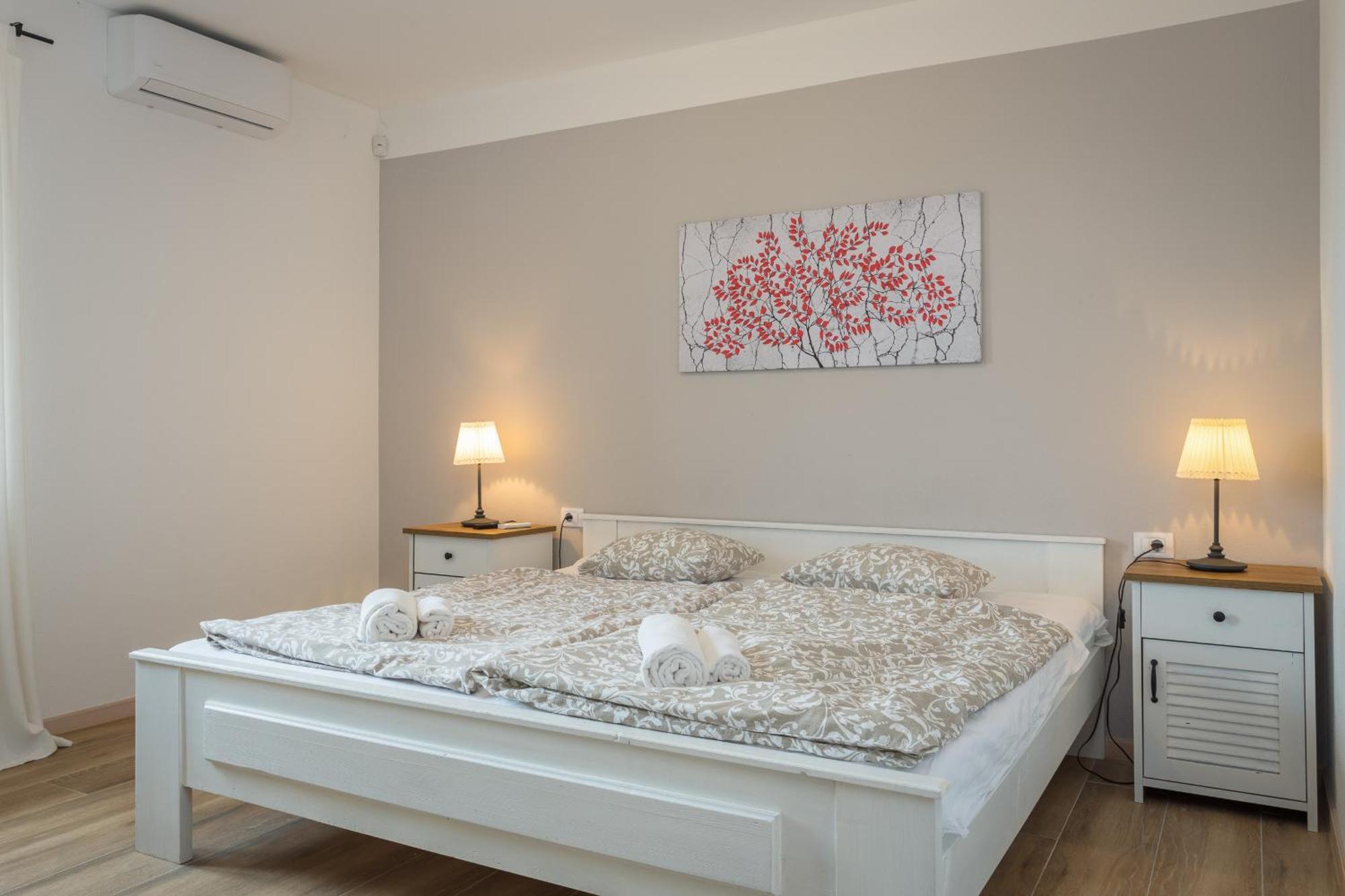 Villa Cirka In Central Istria For 14 Persons With Pool Heating & Pool Table สเวตวินเชนัต ภายนอก รูปภาพ