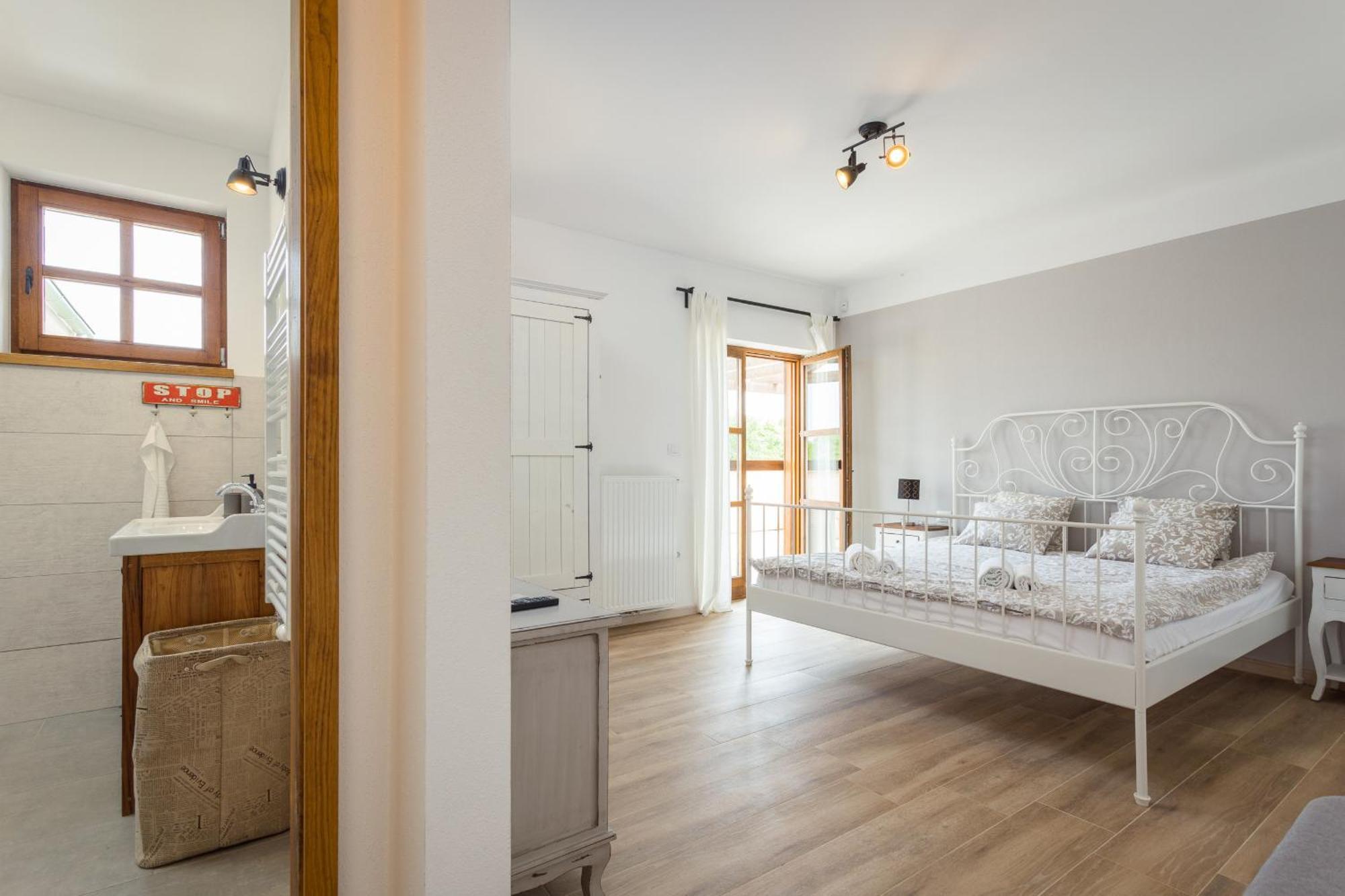 Villa Cirka In Central Istria For 14 Persons With Pool Heating & Pool Table สเวตวินเชนัต ภายนอก รูปภาพ