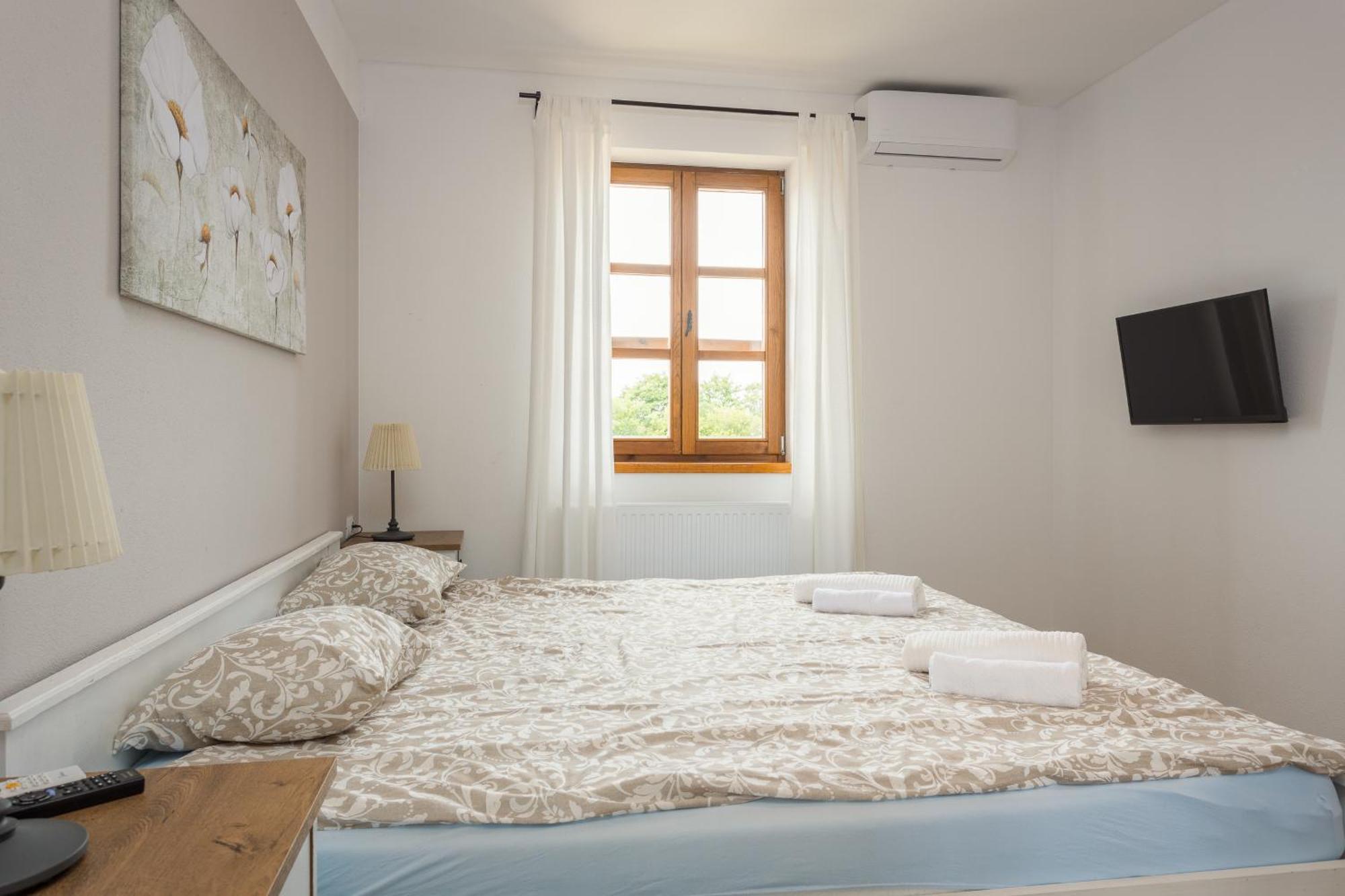 Villa Cirka In Central Istria For 14 Persons With Pool Heating & Pool Table สเวตวินเชนัต ภายนอก รูปภาพ