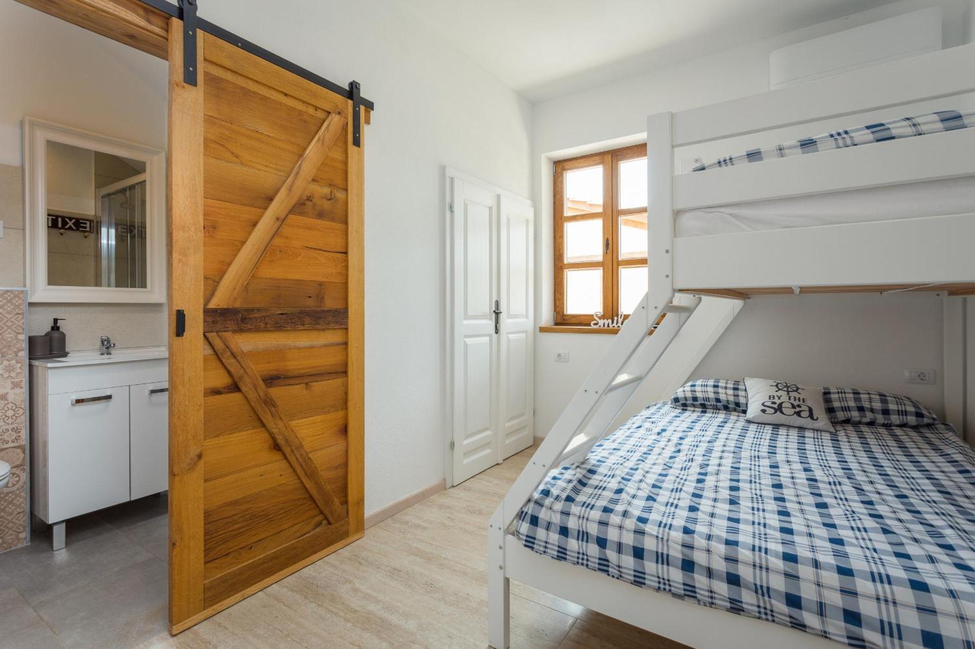 Villa Cirka In Central Istria For 14 Persons With Pool Heating & Pool Table สเวตวินเชนัต ภายนอก รูปภาพ