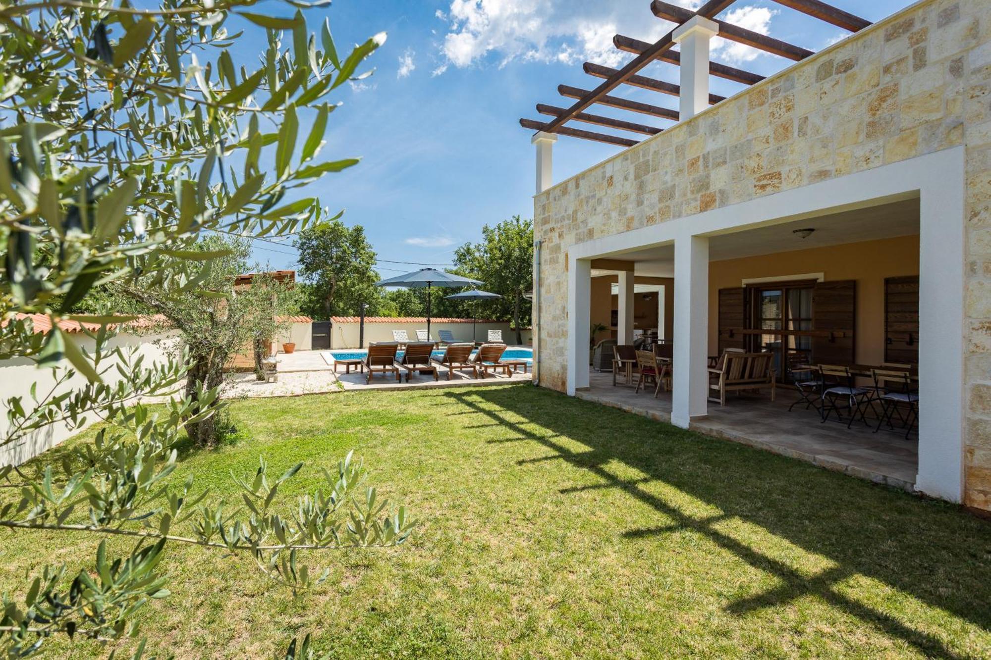 Villa Cirka In Central Istria For 14 Persons With Pool Heating & Pool Table สเวตวินเชนัต ภายนอก รูปภาพ