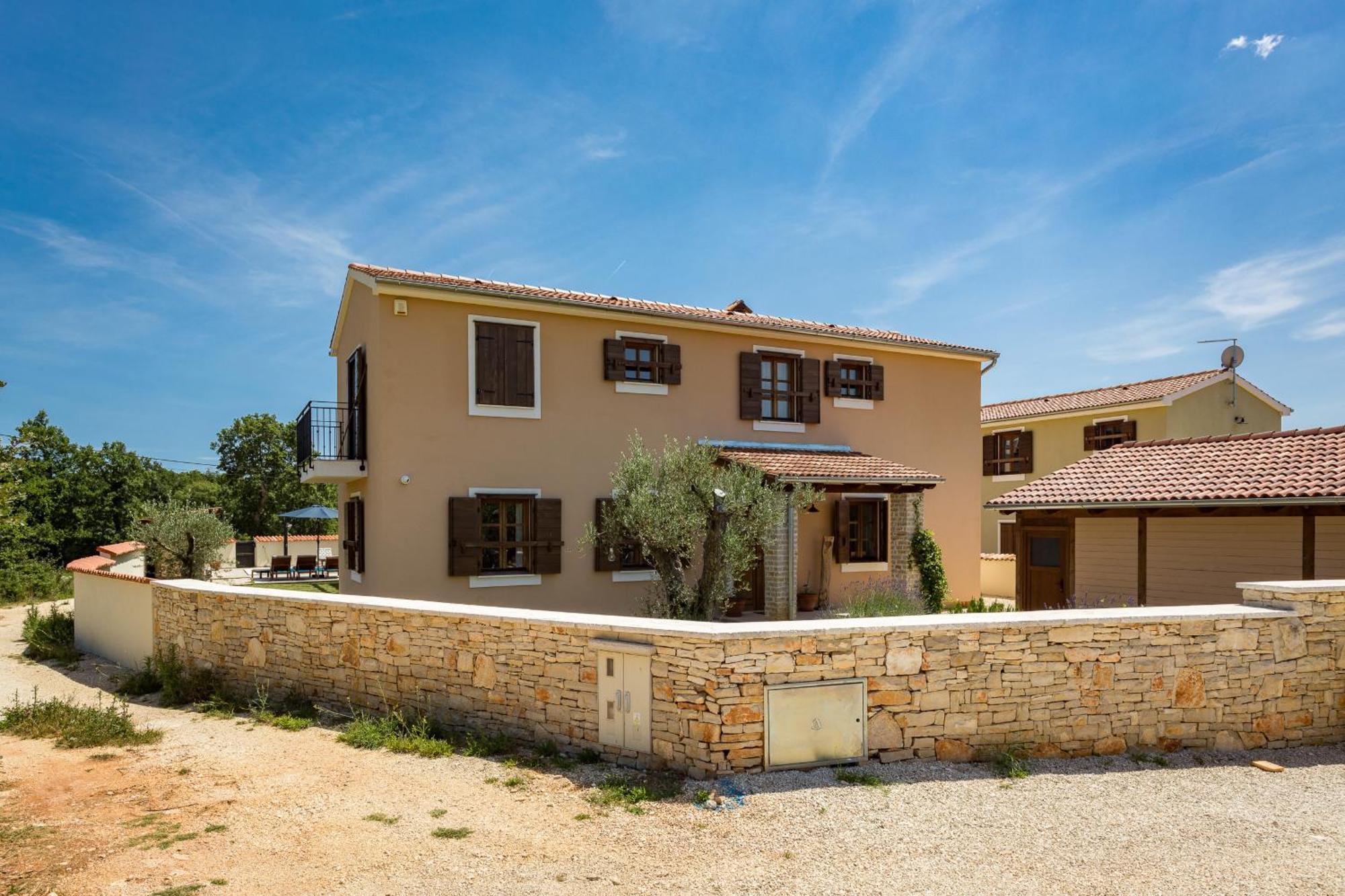Villa Cirka In Central Istria For 14 Persons With Pool Heating & Pool Table สเวตวินเชนัต ภายนอก รูปภาพ