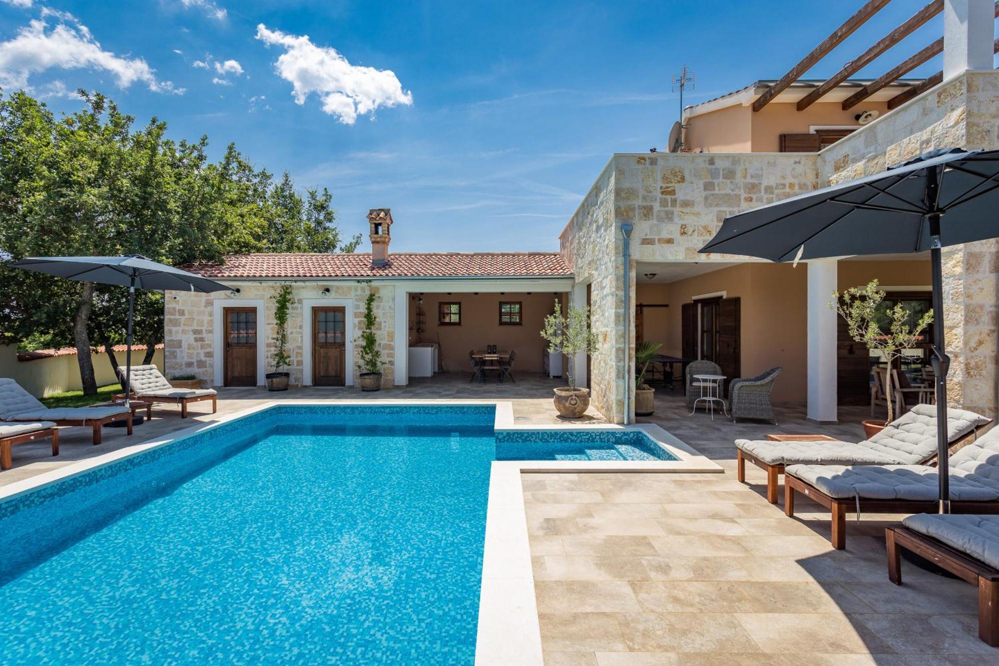 Villa Cirka In Central Istria For 14 Persons With Pool Heating & Pool Table สเวตวินเชนัต ภายนอก รูปภาพ