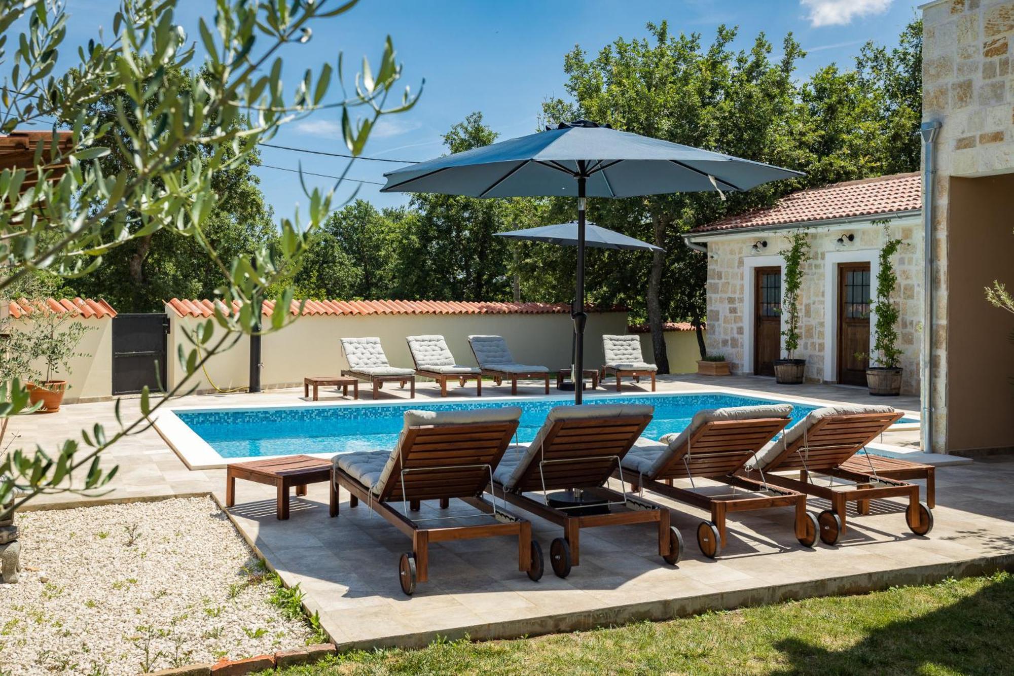 Villa Cirka In Central Istria For 14 Persons With Pool Heating & Pool Table สเวตวินเชนัต ภายนอก รูปภาพ
