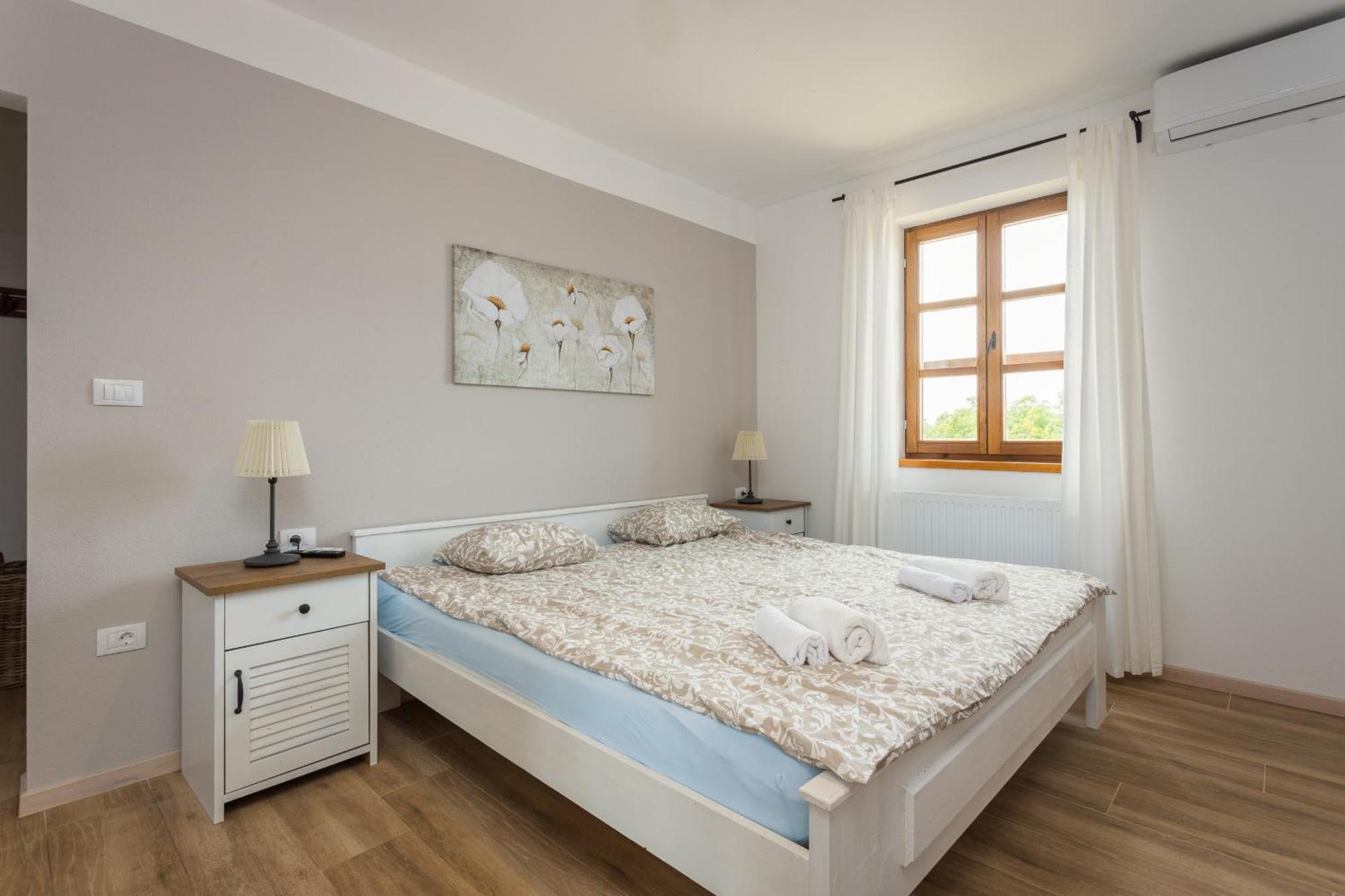 Villa Cirka In Central Istria For 14 Persons With Pool Heating & Pool Table สเวตวินเชนัต ภายนอก รูปภาพ